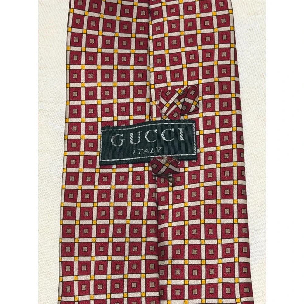 Gucci Mens Silk Tie Red Geometric Square Pattern Interlocking G Logo Italy